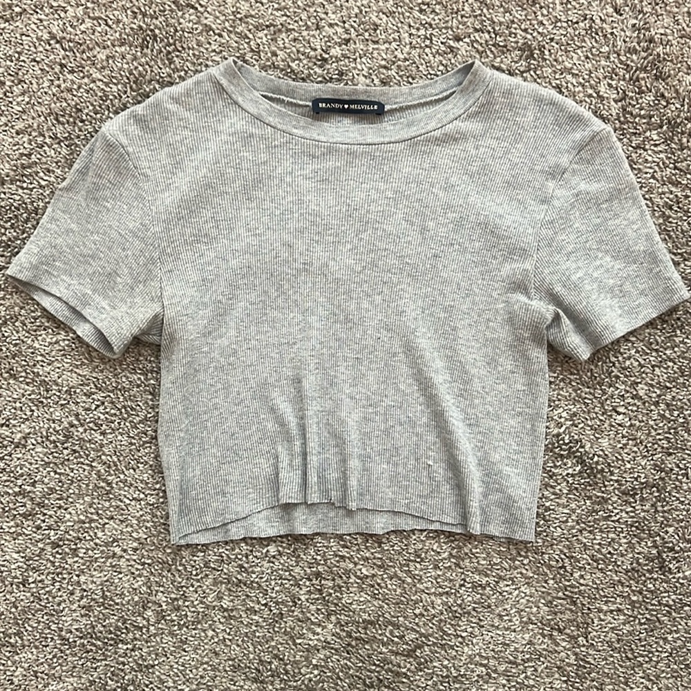 GREY TEE